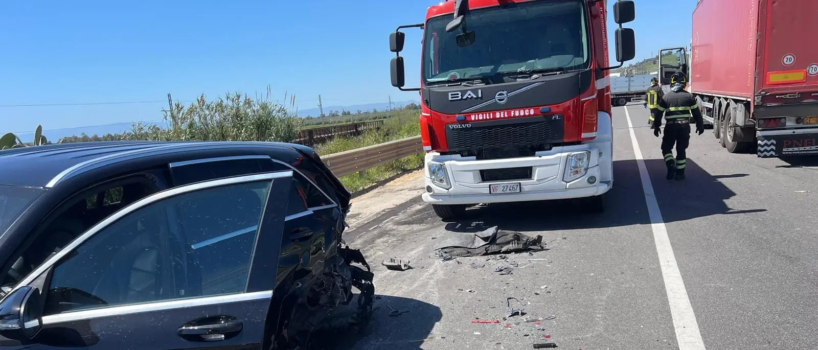 Incidente sulla ss 106 nel Catanzarese,\u00A0un morto e quattro feriti nello scontro tra tir e auto\n