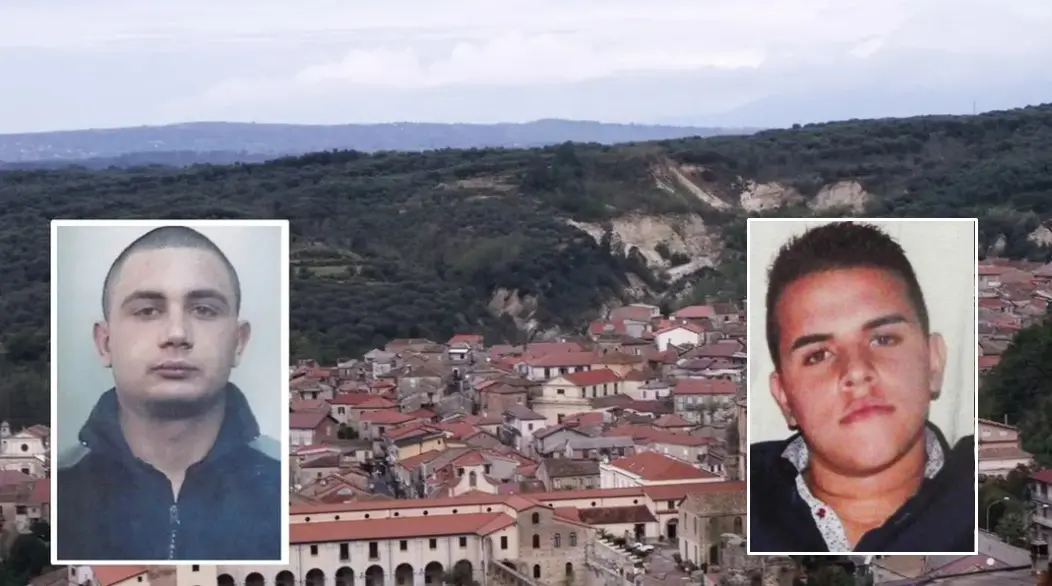 ’Ndrangheta, operazione Jerakarni:\u00A0irreperibili\u00A0due pezzi grossi del clan Emanuele.\u00A0Ecco chi sono\n