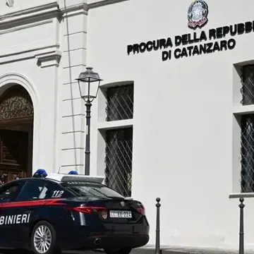 ’Ndrangheta, operazione Jerakarni:\u00A0irreperibili\u00A0due pezzi grossi del clan Emanuele.\u00A0Ecco chi sono\n