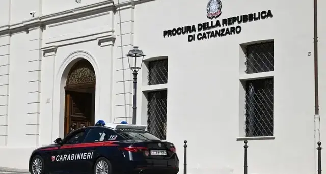 ’Ndrangheta, operazione Jerakarni:\u00A0irreperibili\u00A0due pezzi grossi del clan Emanuele.\u00A0Ecco chi sono\n