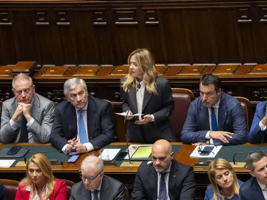 Caro carburante, il governo prova a fermare le speculazioni ma per famiglie e imprese è sempre più dura