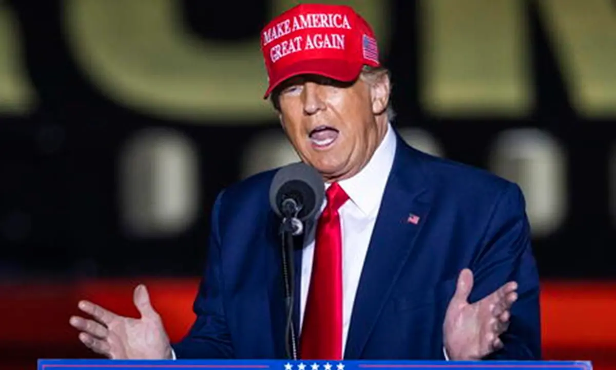 Trump litiga con mezzo movimento Maga e gli influencer lo attaccano: «È ora che il nonno vada in casa di riposo»\n