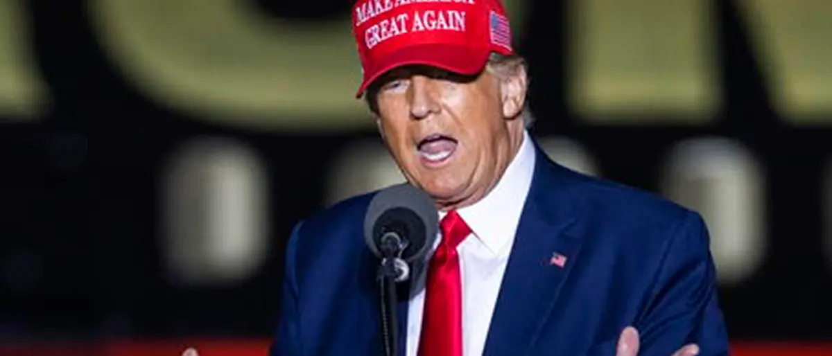 Trump litiga con mezzo movimento Maga e gli influencer lo attaccano: «È ora che il nonno vada in casa di riposo»\n