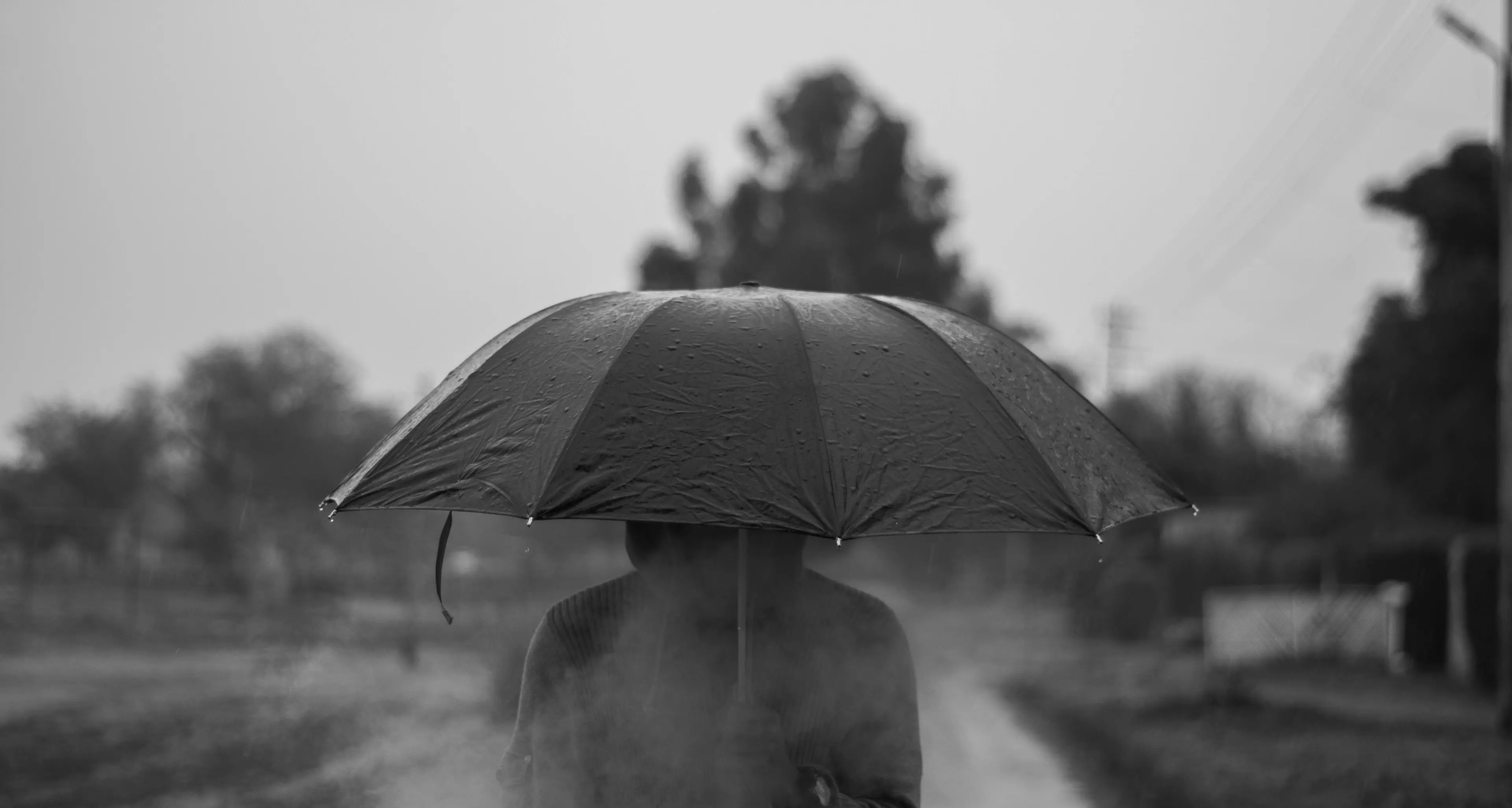 Meteo, nella prossima settimana un vortice sull’Italia: da lunedì piogge e temporali con calo termico\n