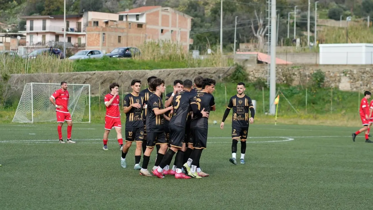 Promozione B, scossone in casa Val Gallico: arrivano le dimissioni del direttore sportivo Mimmo Serrao