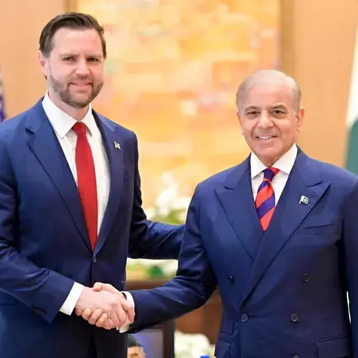 Negoziati Usa-Iran al via, Teheran: «Arriviamo con completa sfiducia». Il Nyt:\u00A0«Hormuz chiuso perchè minato»\n