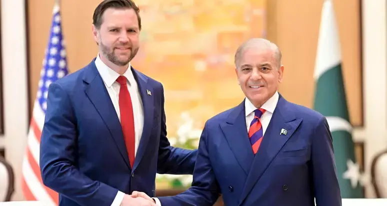 Negoziati Usa-Iran al via, Teheran: «Arriviamo con completa sfiducia». Il Nyt:\u00A0«Hormuz chiuso perchè minato»\n