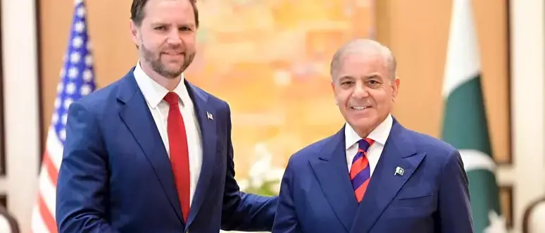 Negoziati Usa-Iran al via, Teheran: «Arriviamo con completa sfiducia». Il Nyt:\u00A0«Hormuz chiuso perchè minato»\n