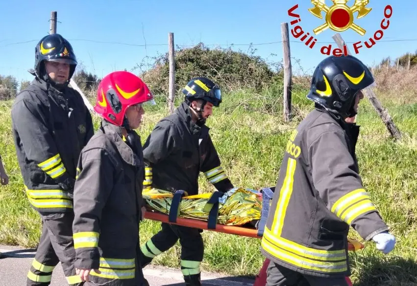 <p>Incidente nel Vibonese, motocarro finisce in una scarpata: un ferito</p>