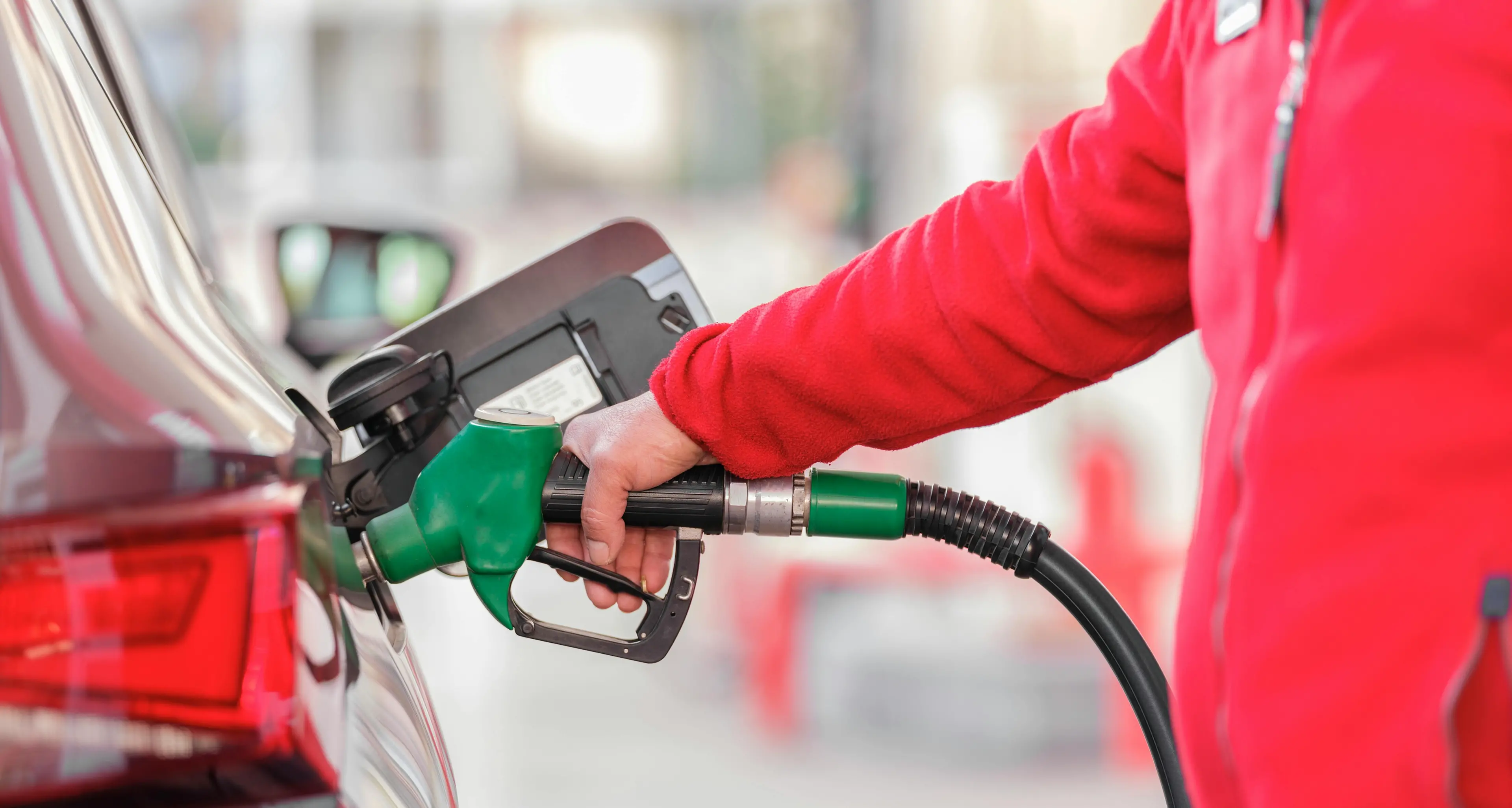 Caro carburanti, gli aumenti costano a famiglie e imprese 148 milioni a settimana