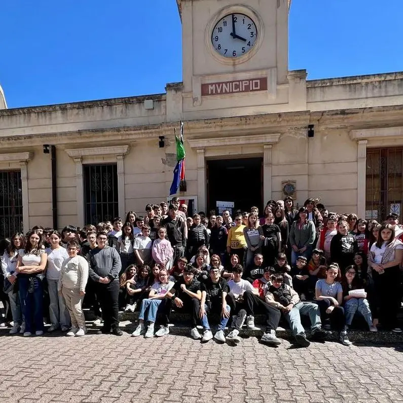 “Come eri vestita”: a Saline Joniche una mostra per educare al rispetto e dire no alla violenza sulle donne\n