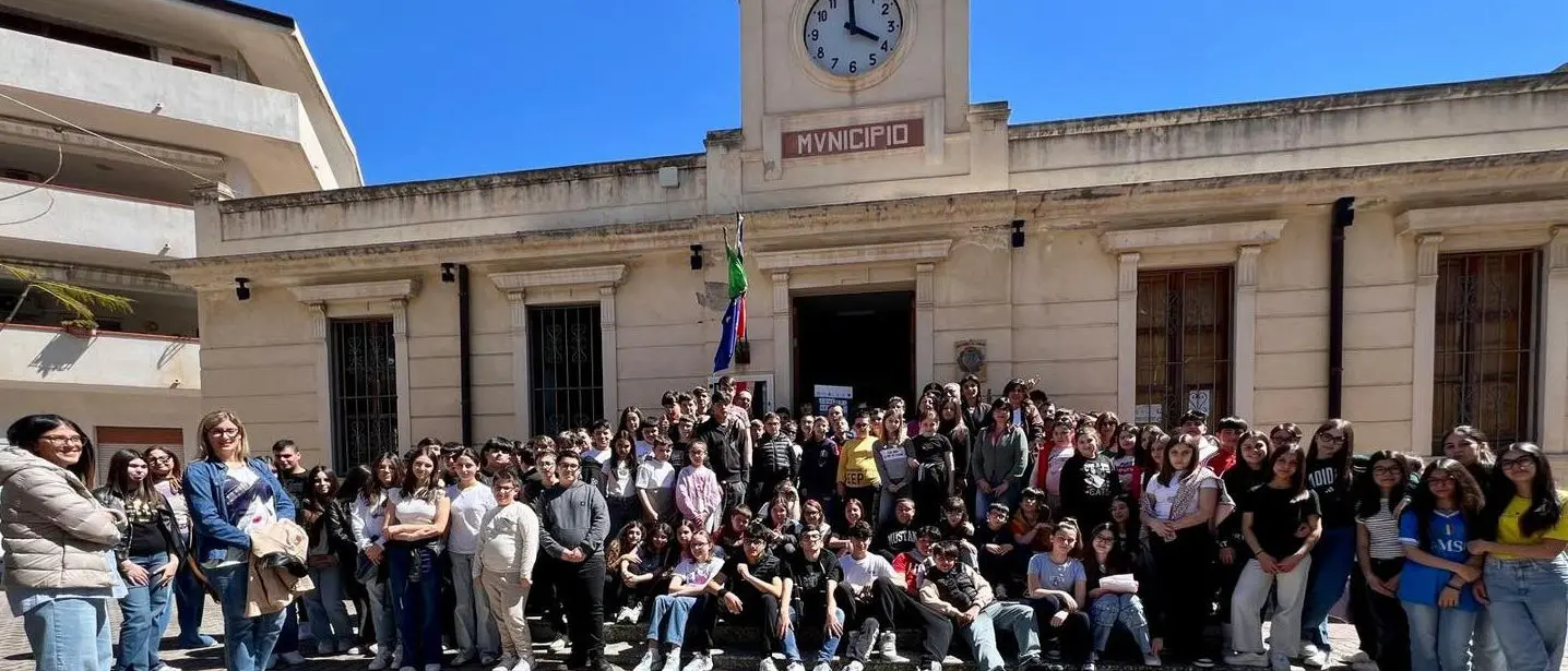 “Come eri vestita”: a Saline Joniche una mostra per educare al rispetto e dire no alla violenza sulle donne\n