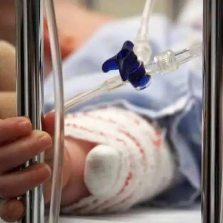 Morto all’ospedale di Bologna il bimbo precipitato da una finestra: era ricoverato in gravi condizioni\n