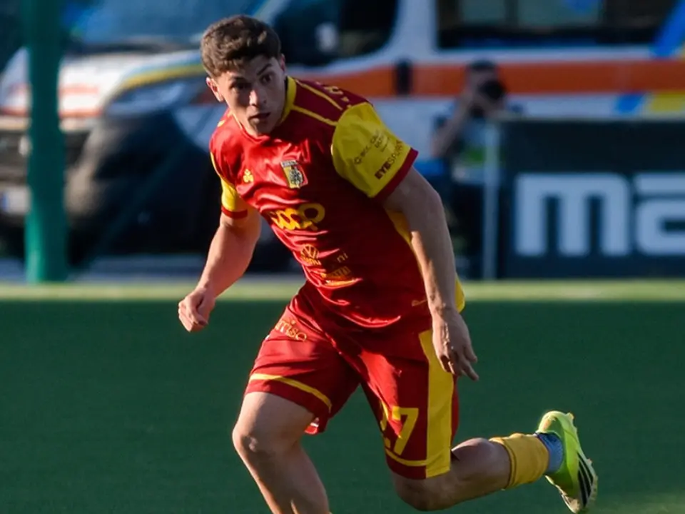 Serie B, Catanzaro beffato ad Avellino: a Iemmello risponde il portiere biancoverde Iannarilli all’ultimo secondo