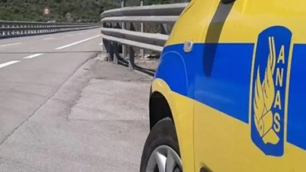 Mezzo pesante in fiamme lungo l’A2: tratto chiuso\u00A0tra gli svincoli di Gerocarne e Mileto\n