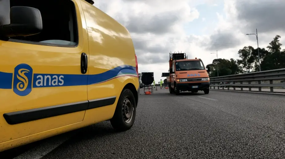 <p>A2, mezzo pesante in fiamme: tratto chiuso tra gli svincoli di Gerocarne e Mileto</p>