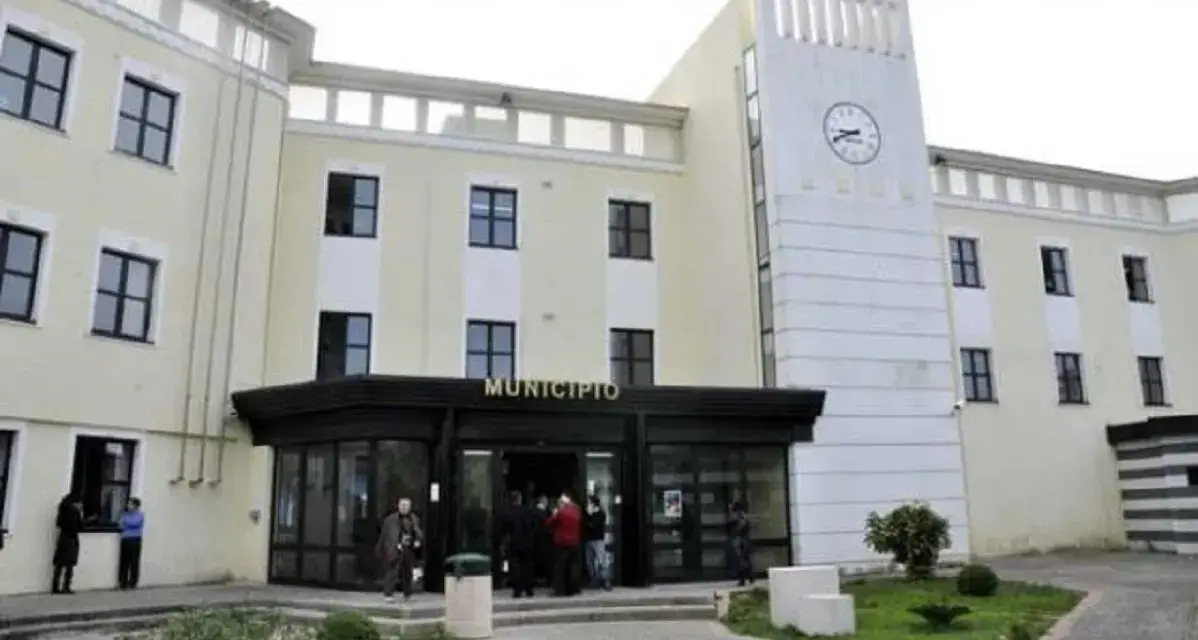 <p><span style=\"color:hsl(0, 75%, 60%);\">Incendiato l’ingresso </span>dello studio di un medico a Rosarno: «Colpita tutta la comunità»</p>