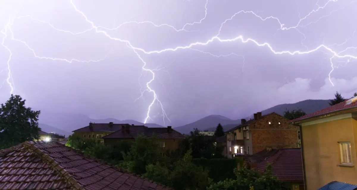 Fino a domani fenomeni meteo intensi\u00A0in Calabria:\u00A0l’avviso dell’Aeronautica Militare\n\n\n