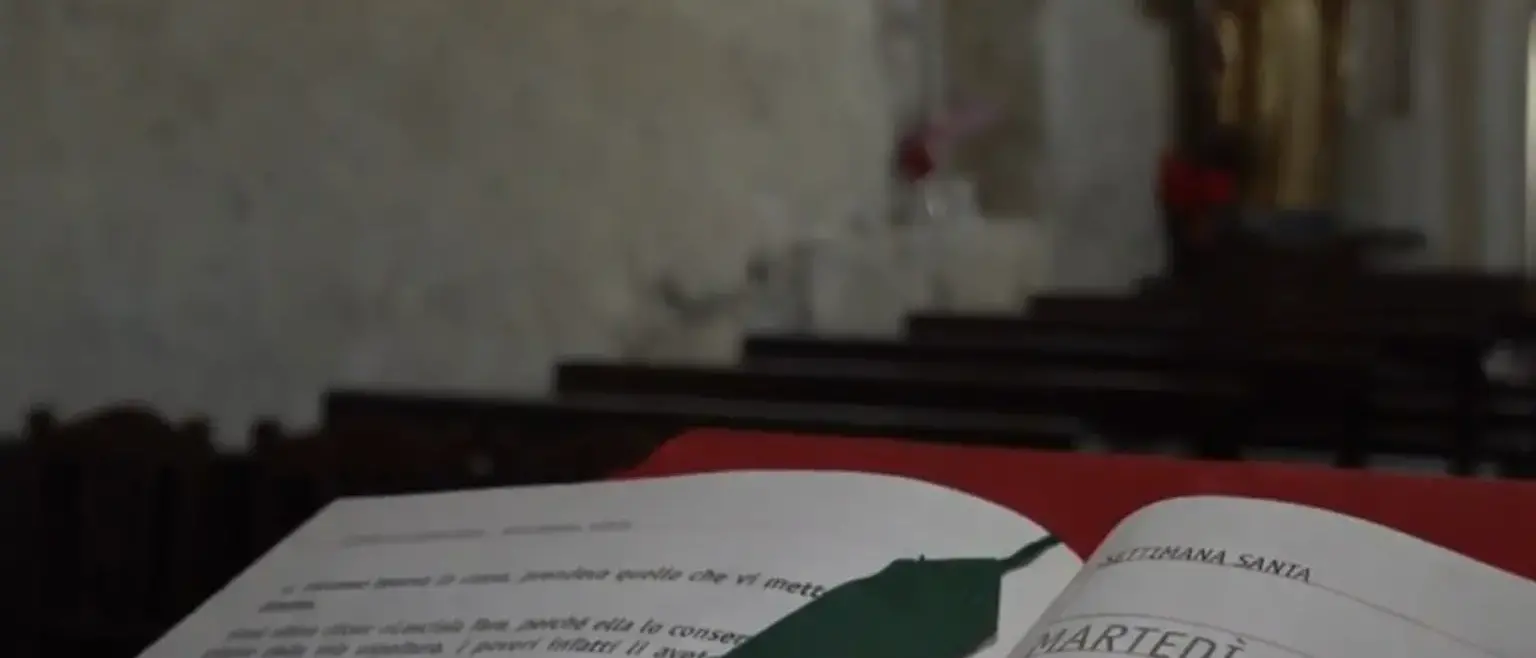 La porta che si apre nella notte: dentro la Pasqua greco-ortodossa degli Arbëreshë\n