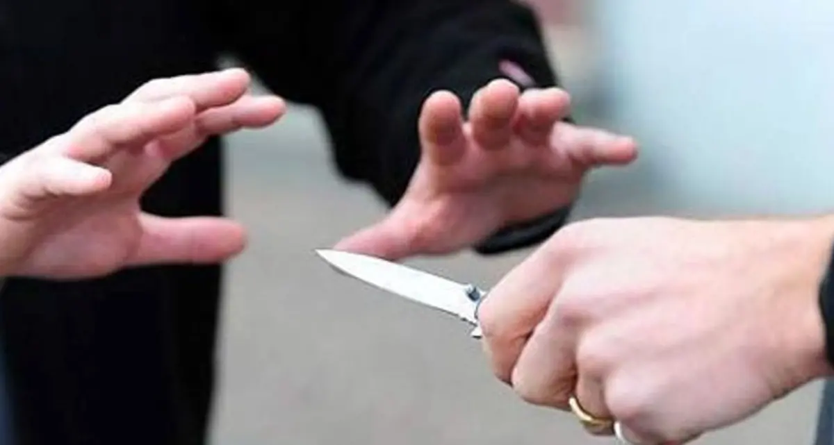 Crotone, si lamenta per l’auto sulla pista ciclabile e viene accoltellato: aggressore condannato per tentato omicidio\n