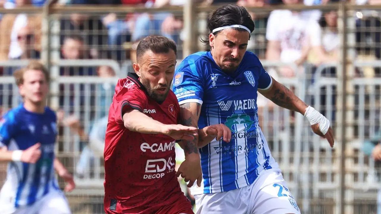 Serie D Calabria: pareggio amaro per la Reggina che saluta (forse) le speranze primo posto, Vigor Lamezia rimontata dal Savoia\n