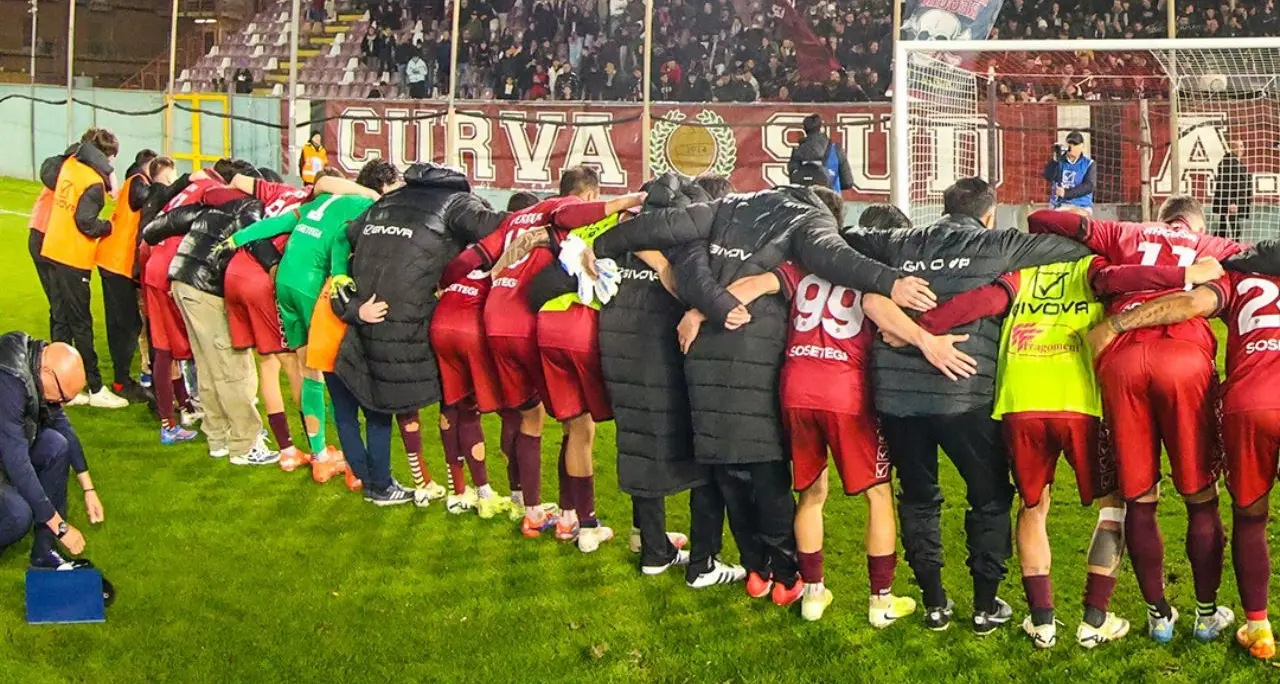 «Chi vince vince, chi perde spiega» ma la Reggina sceglie la via del silenzio dopo lo 0-0 di Gela\n