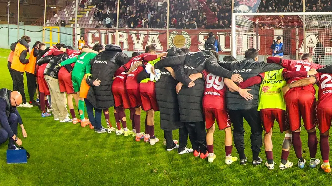 «Chi vince vince, chi perde spiega» ma la Reggina sceglie la via del silenzio dopo lo 0-0 di Gela\n