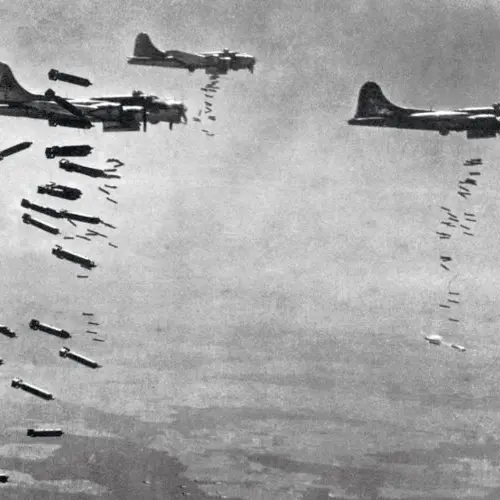 Ecco perché gli Alleati bombardarono Vibo Marina 83 anni fa (10 morti): un aereo abbandonò l’obiettivo primario che era Napoli\n