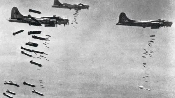 <p>Ecco perché gli Alleati bombardarono Vibo Marina 83 anni fa (10 morti): un aereo abbandonò <span style=\"color:hsl(0, 75%, 60%);\">l’obiettivo primario</span> che era Napoli</p>