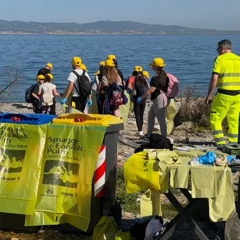 Reggio, giornata ecologica a Punta Pellaro con Pro Loco Reggio Sud e volontari\n