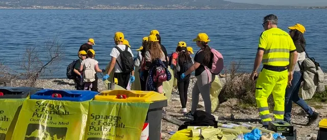 Reggio, giornata ecologica a Punta Pellaro con Pro Loco Reggio Sud e volontari\n