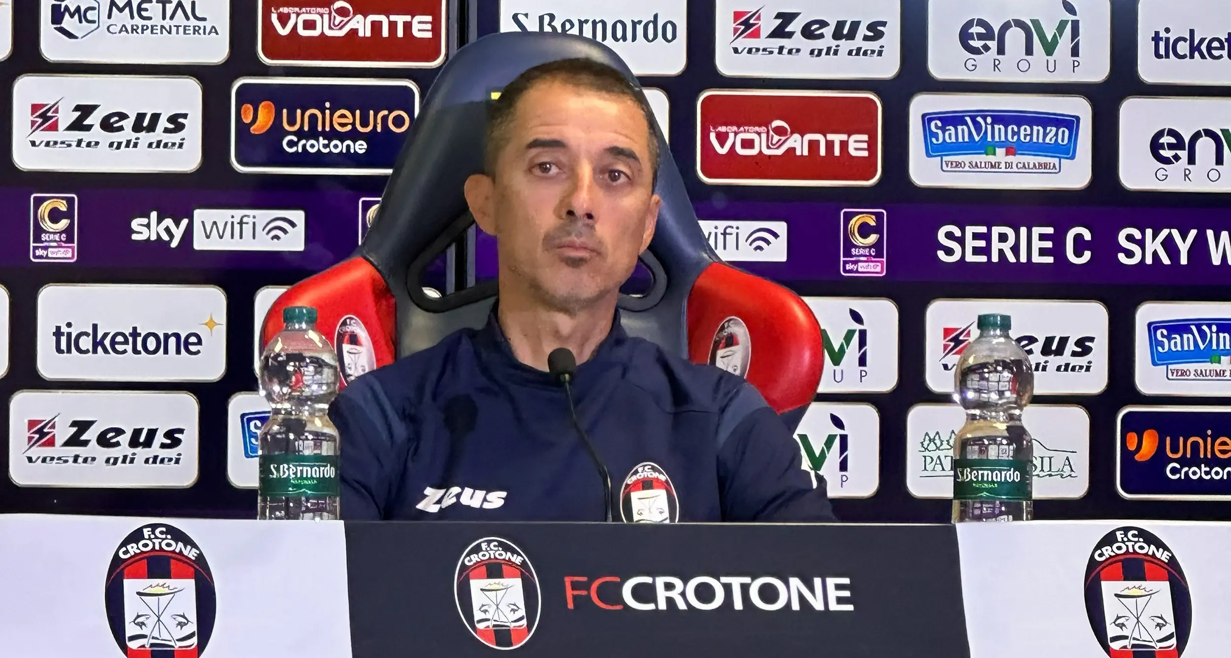 Il\u00A0Crotone testa ambizioni e maturità contro il Catania,\u00A0Longo:\u00A0«Banco di prova per i playoff»\n