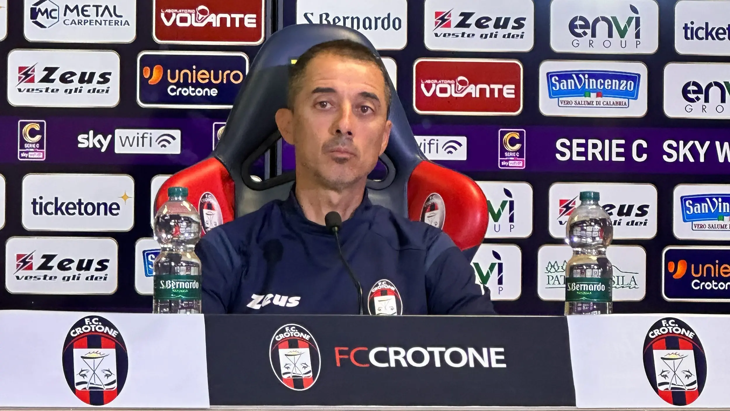 Il\u00A0Crotone testa ambizioni e maturità contro il Catania,\u00A0Longo:\u00A0«Banco di prova per i playoff»\n