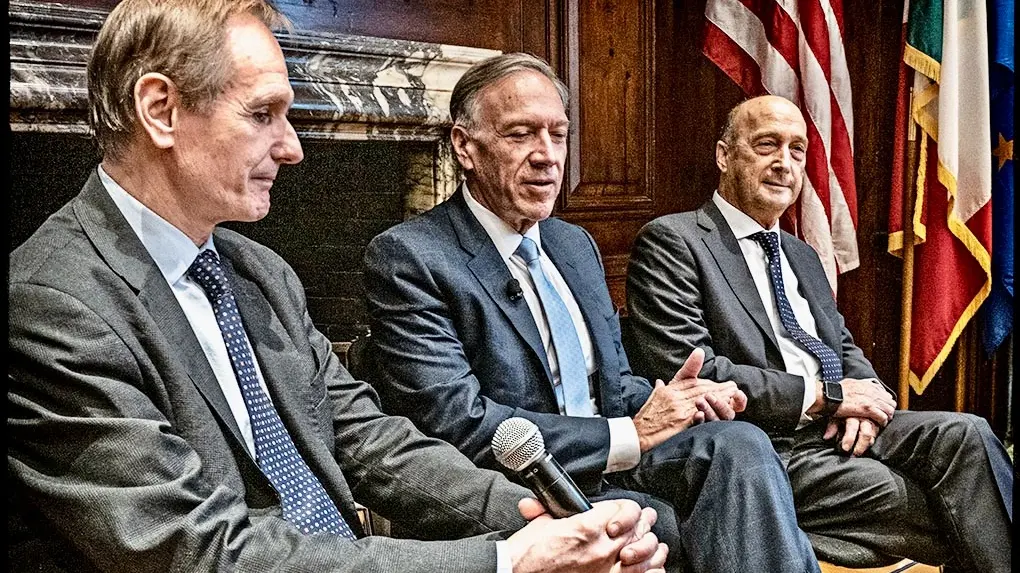 <p>Da sinistra, Claudio Pagliara, Mike Pompeo e Nino Foti&nbsp;(foto Terry W&nbsp;Sanders)</p>\\n