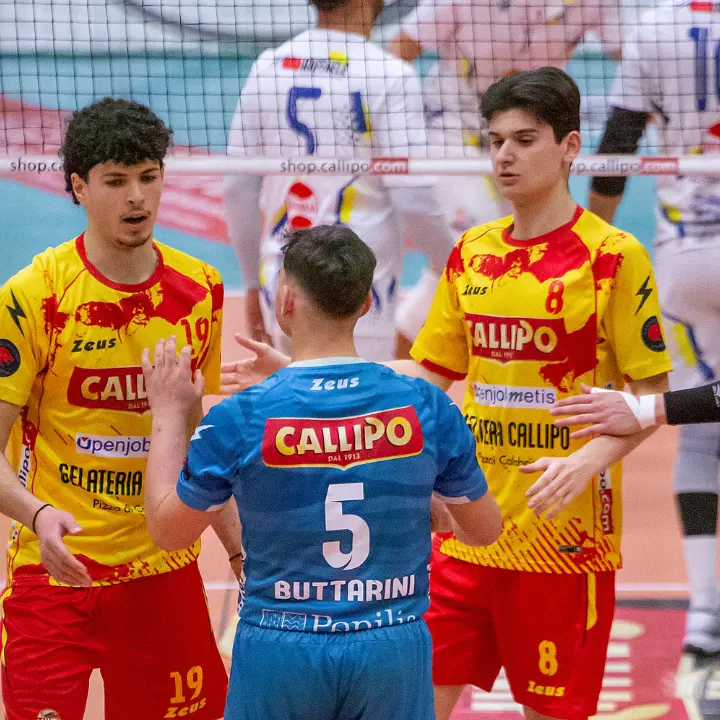 Volley maschile, la Tonno Callipo Vibo\u00A0cede un punto\u00A0a\u00A0Crotone ma resta in zona play-off a una lunghezza dalla vetta\n