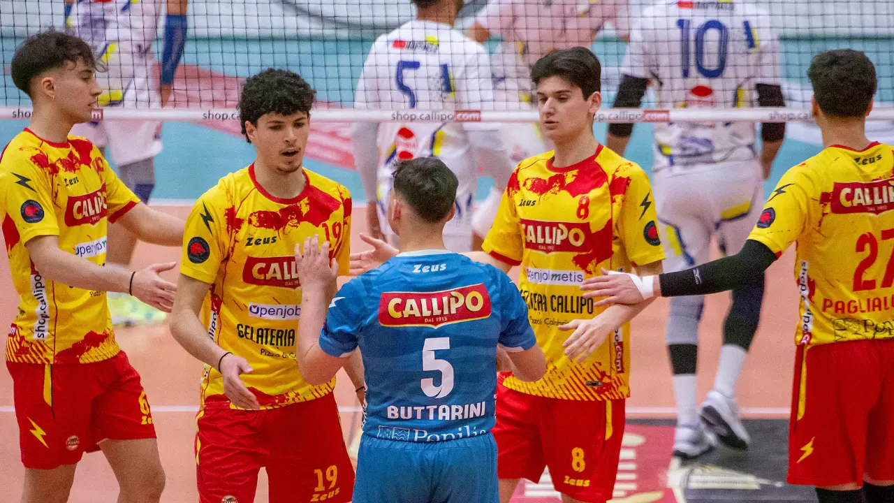 Volley maschile, la Tonno Callipo Vibo\u00A0cede un punto\u00A0a\u00A0Crotone ma resta in zona play-off a una lunghezza dalla vetta\n