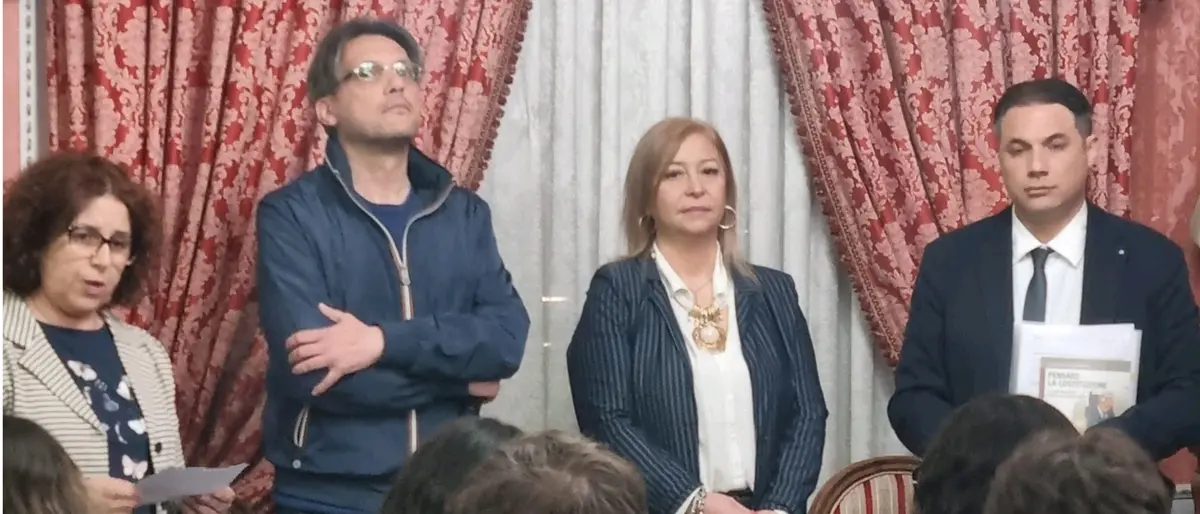 Gioiosa Ionica, gli studenti del liceo scientifico a colloquio con la scrittrice Maria Pia Guarna\n\n\n