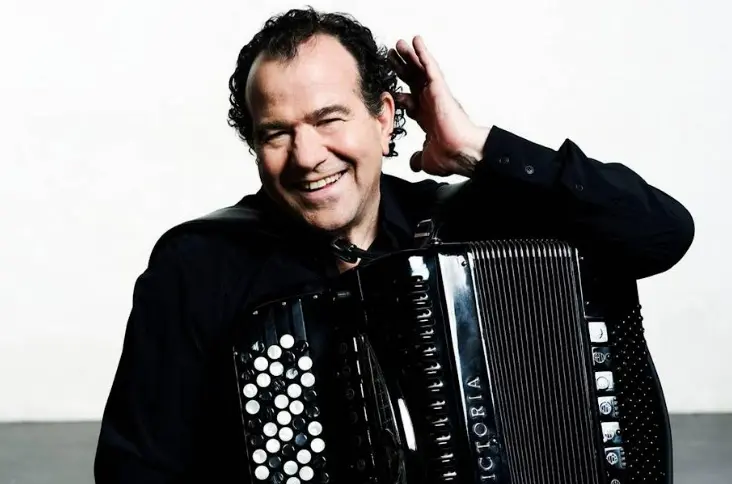 Al teatro Rendano tutto pronto per il concerto di Galliano, il maestro indiscusso della fisarmonica