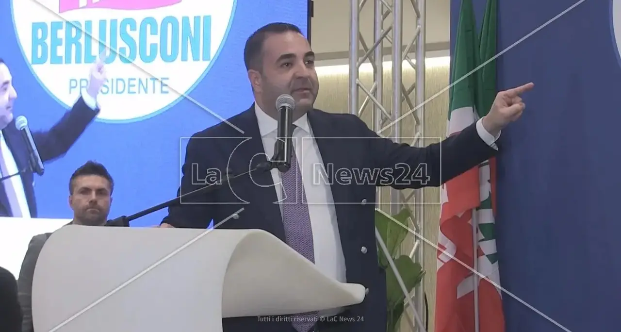 <p>Forza Italia, Cannizzaro: «Turnover fa bene al partito». Barelli: «Lo faremo anche in Calabria»</p>