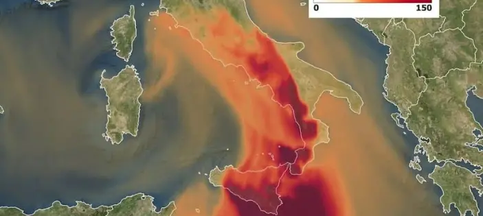 Calabria sotto il ciclone afro-mediterraneo: cieli gialli e polveri sahariane