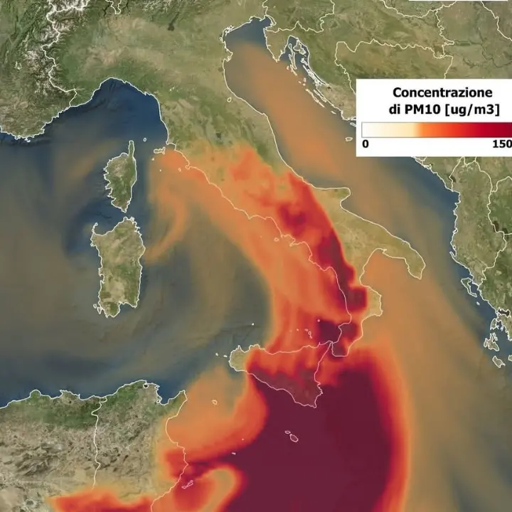 La sabbia del Sahara sulla Calabria: cieli lattiginosi e tanta umidità a causa del ciclone afro-mediterraneo\n