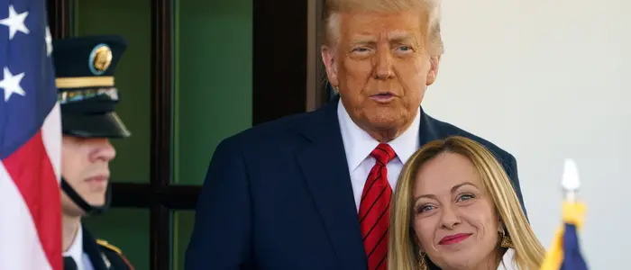 Trump contro Papa Leone, scontro globale: Meloni cambia linea e condanna gli attacchi\n