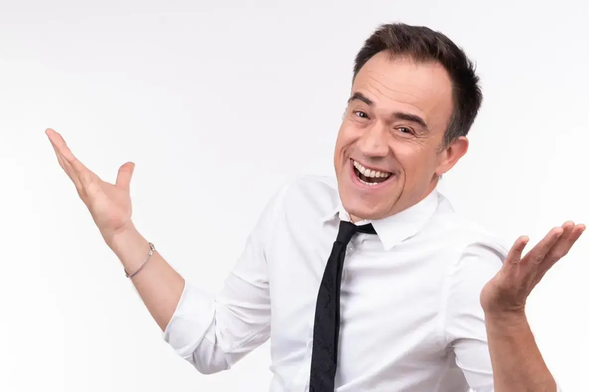 Cittanova, il “Teatro del Sorriso” compie dieci anni: tra cultura, radici e il talento di Gennaro Calabrese\n