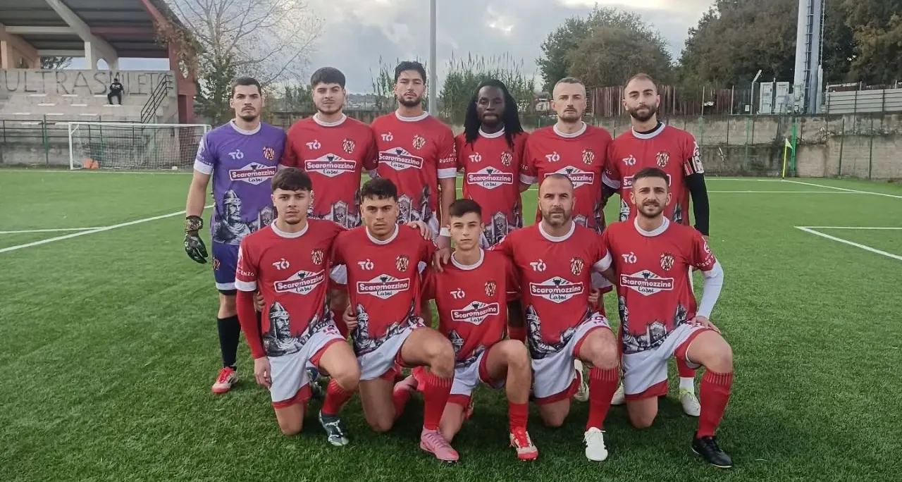 <p>Seconda Categoria, <span style=\"color:hsl(0, 75%, 60%);\">promozione diretta sfumata</span> all'ultima giornata per il Mileto: «Arbitraggio intollerabile»</p>