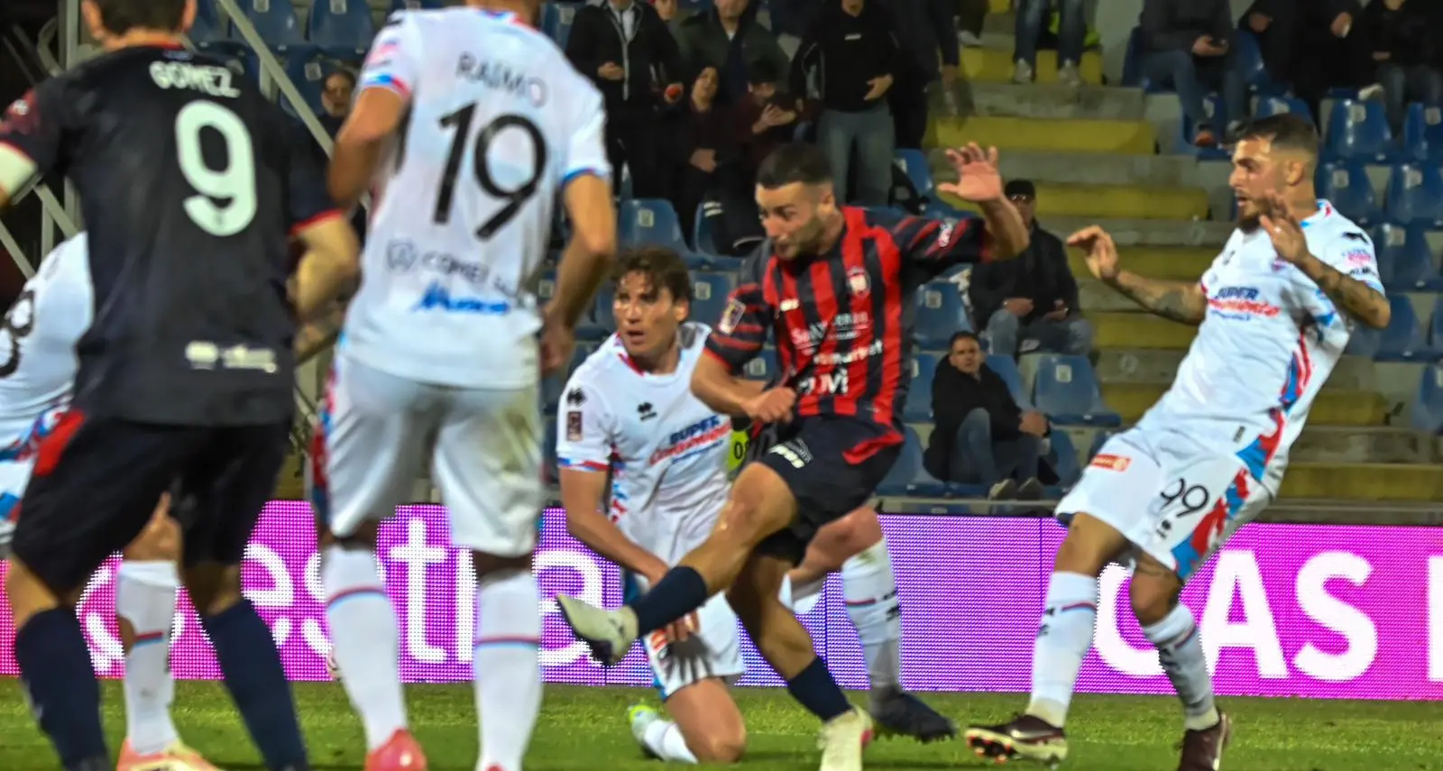 Crotone, prova di forza allo Scida: 2-0 al Catania e sesto posto consolidato\n