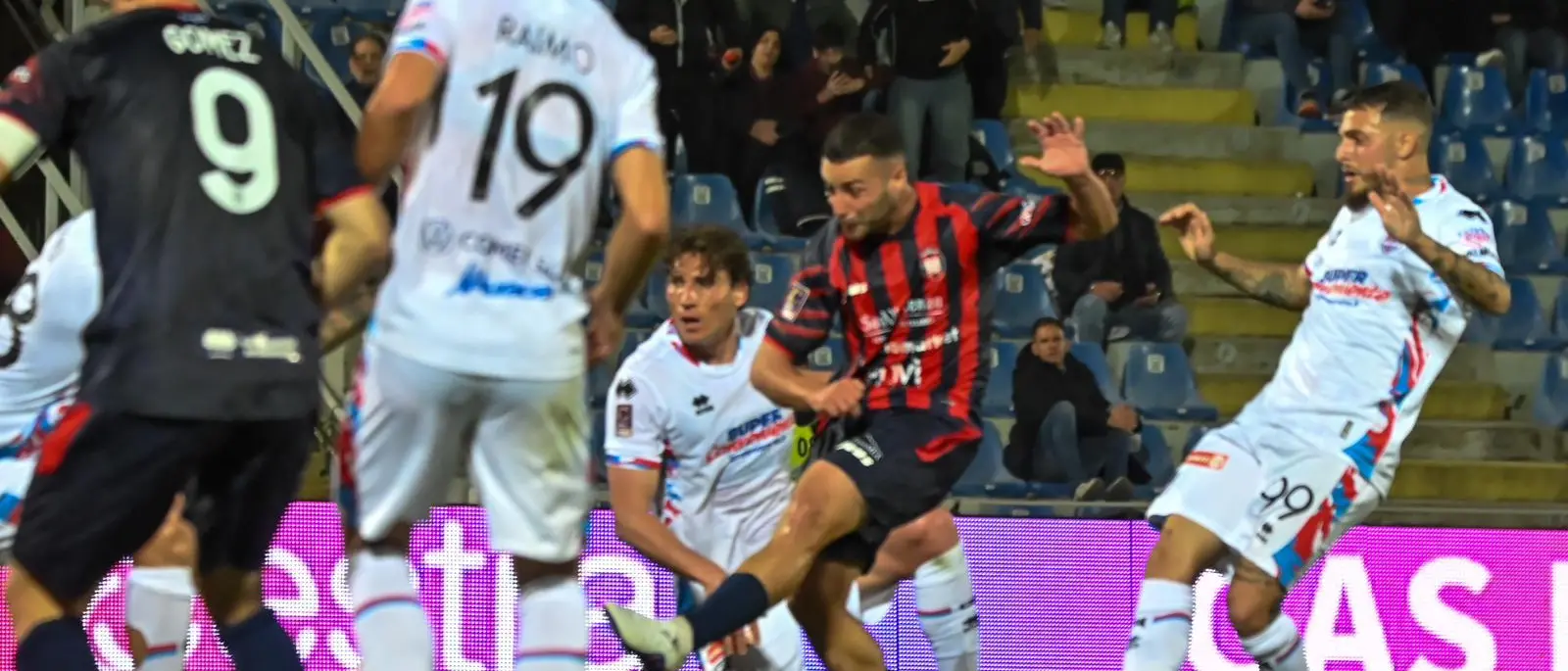 Crotone, prova di forza allo Scida: 2-0 al Catania e sesto posto consolidato\n