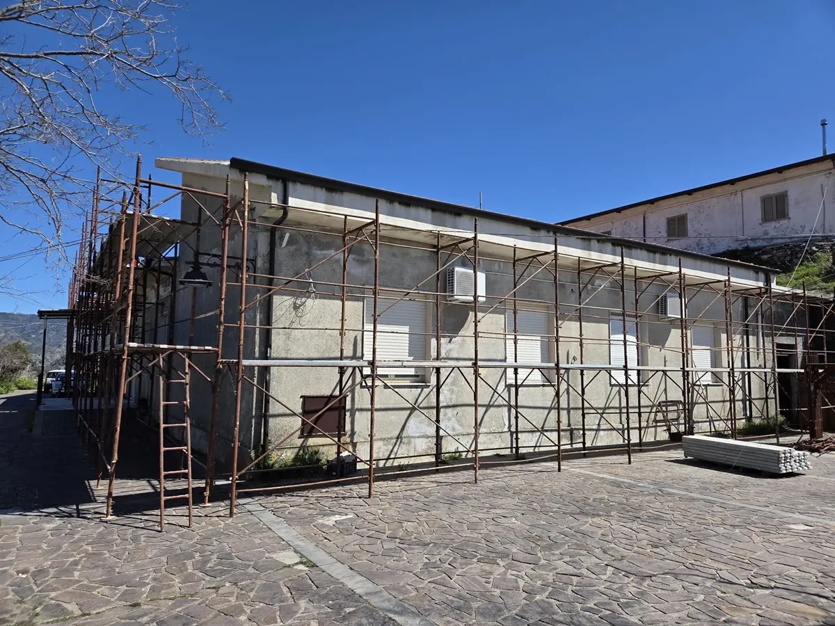 Efficientamento energetico edificio comunale, a Roccaforte del Greco un intervento del valore di 325mila euro\n