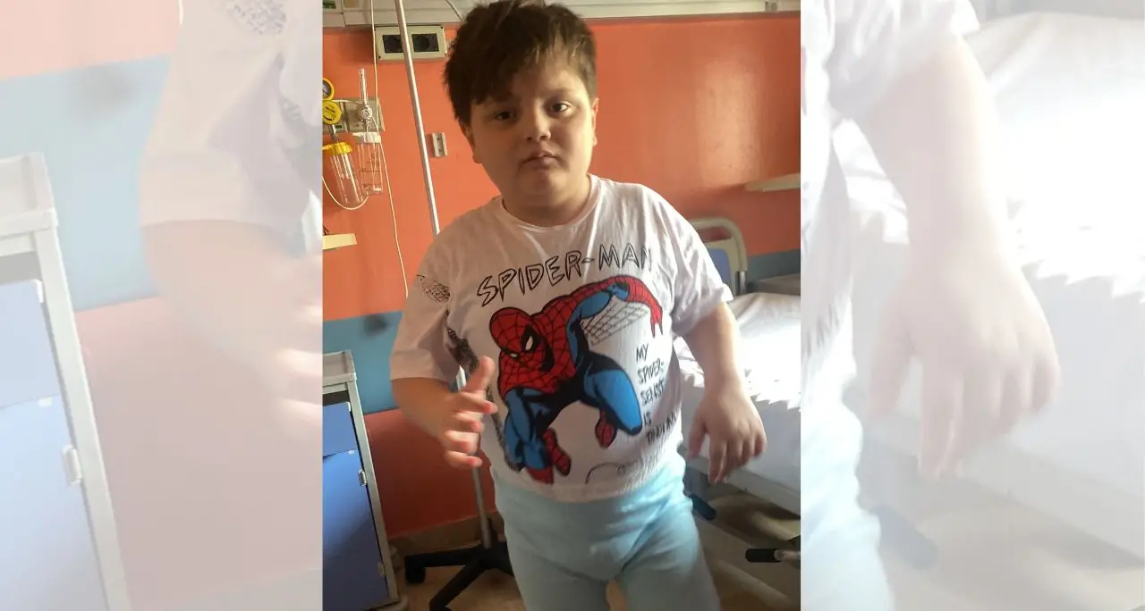 Il piccolo Francesco è stato operato, la madre: «Grazie a LaC. L’ospedale di Cosenza ha dimostrato competenza e umanità»\n