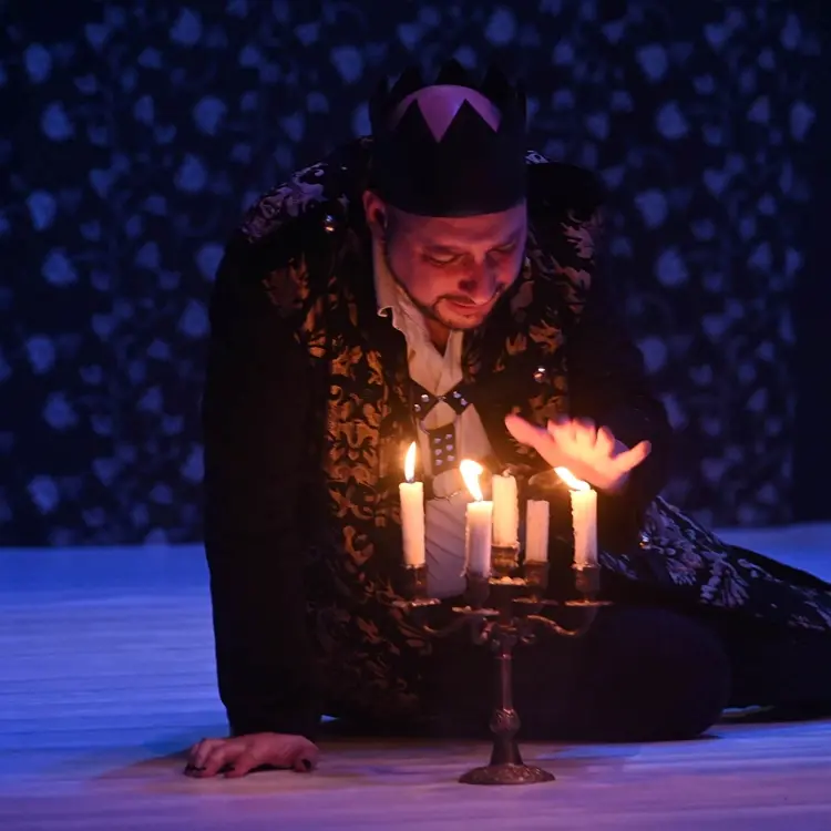 A Polistena\u00A0“Enrico IV – una commedia”, l’opera sulla follia e i rapporti umani\n