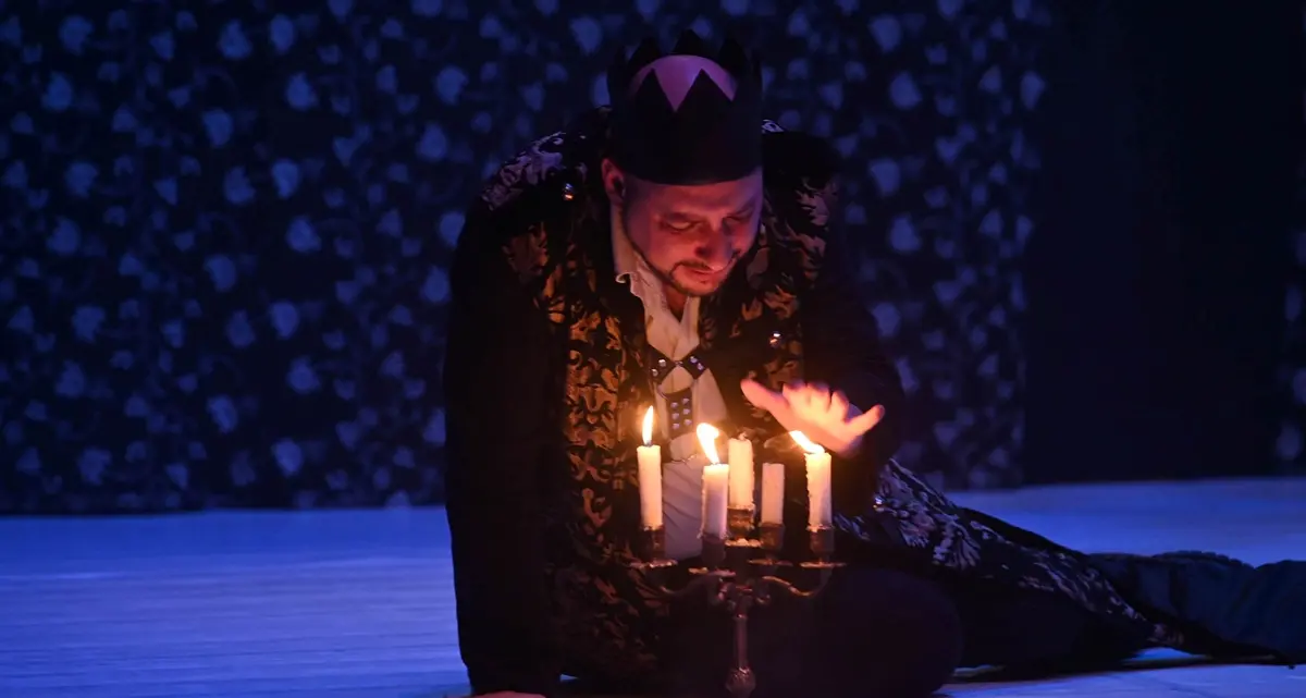 A Polistena\u00A0“Enrico IV – una commedia”, l’opera sulla follia e i rapporti umani\n